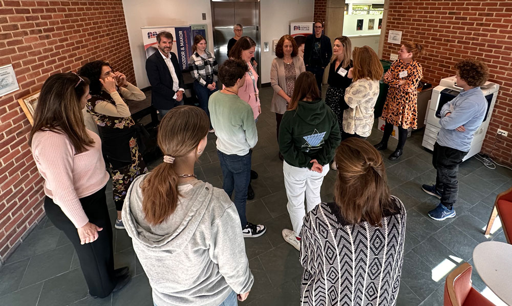 Dutch educators in circle during MaTaRoT program